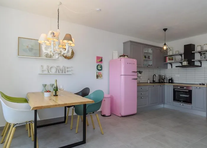 Eva * Τρογκίρ